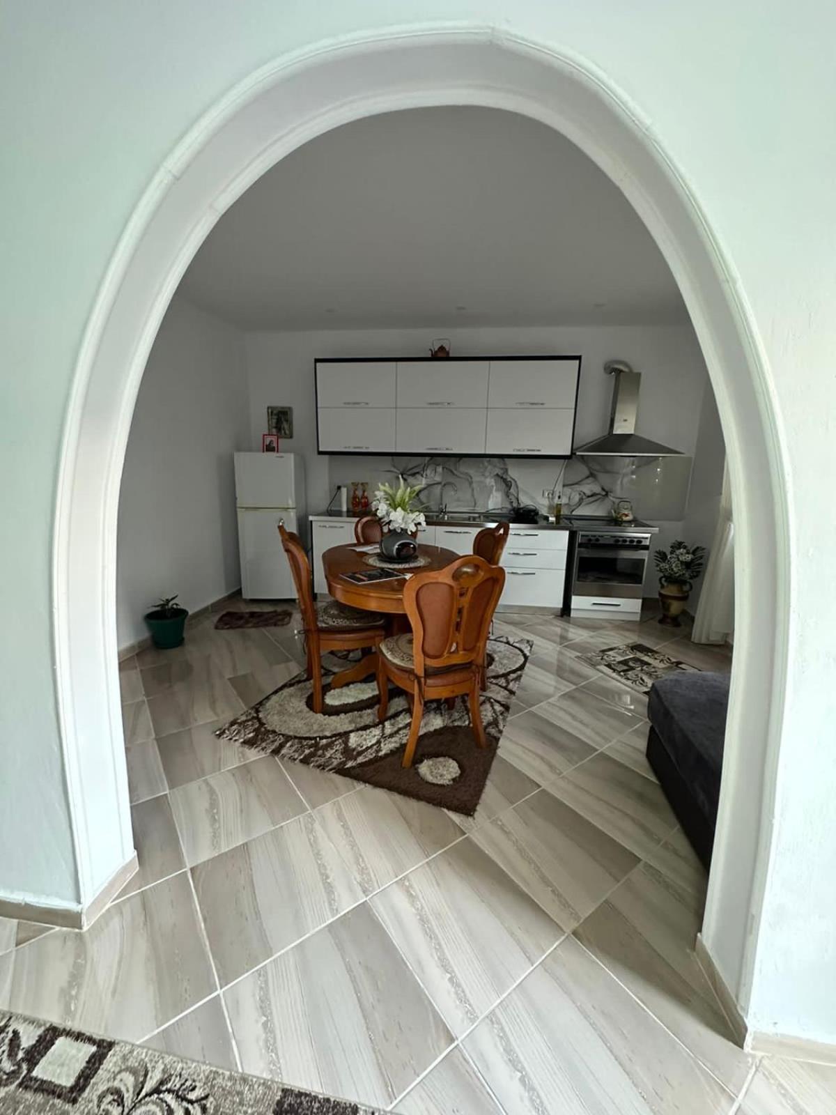Guesthouse Albi Berat Eksteriør billede