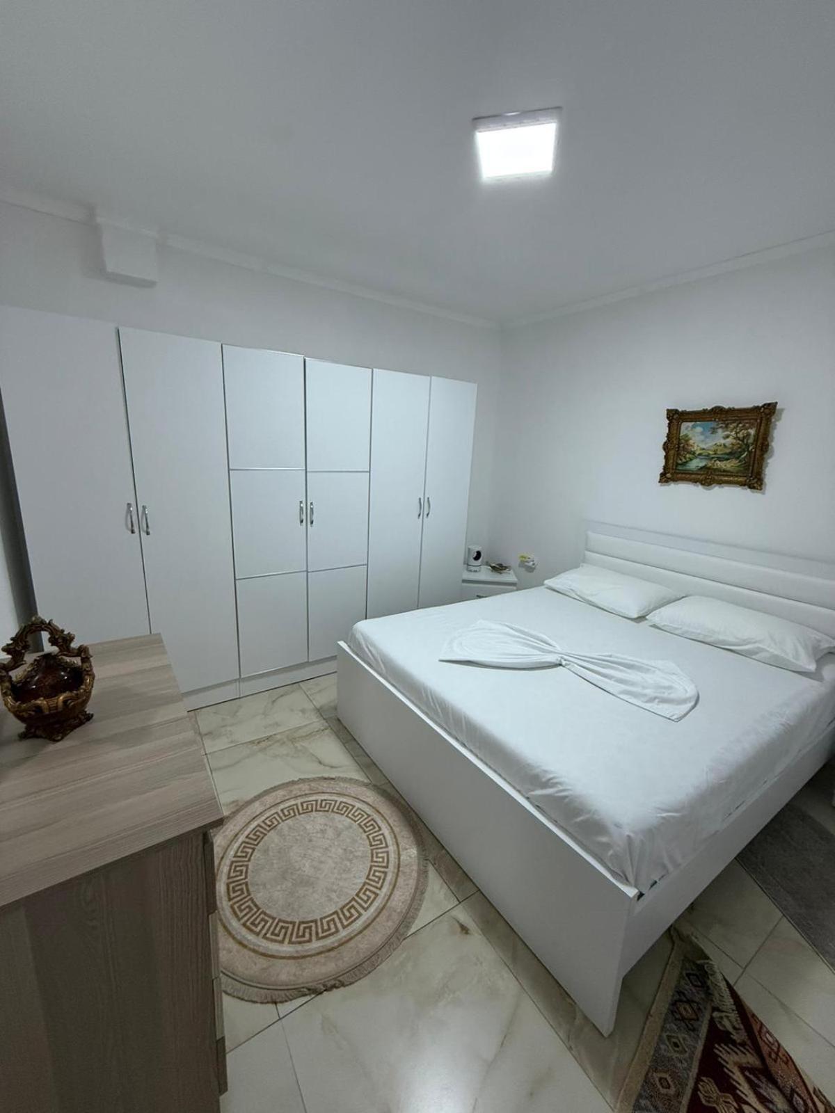 Guesthouse Albi Berat Eksteriør billede