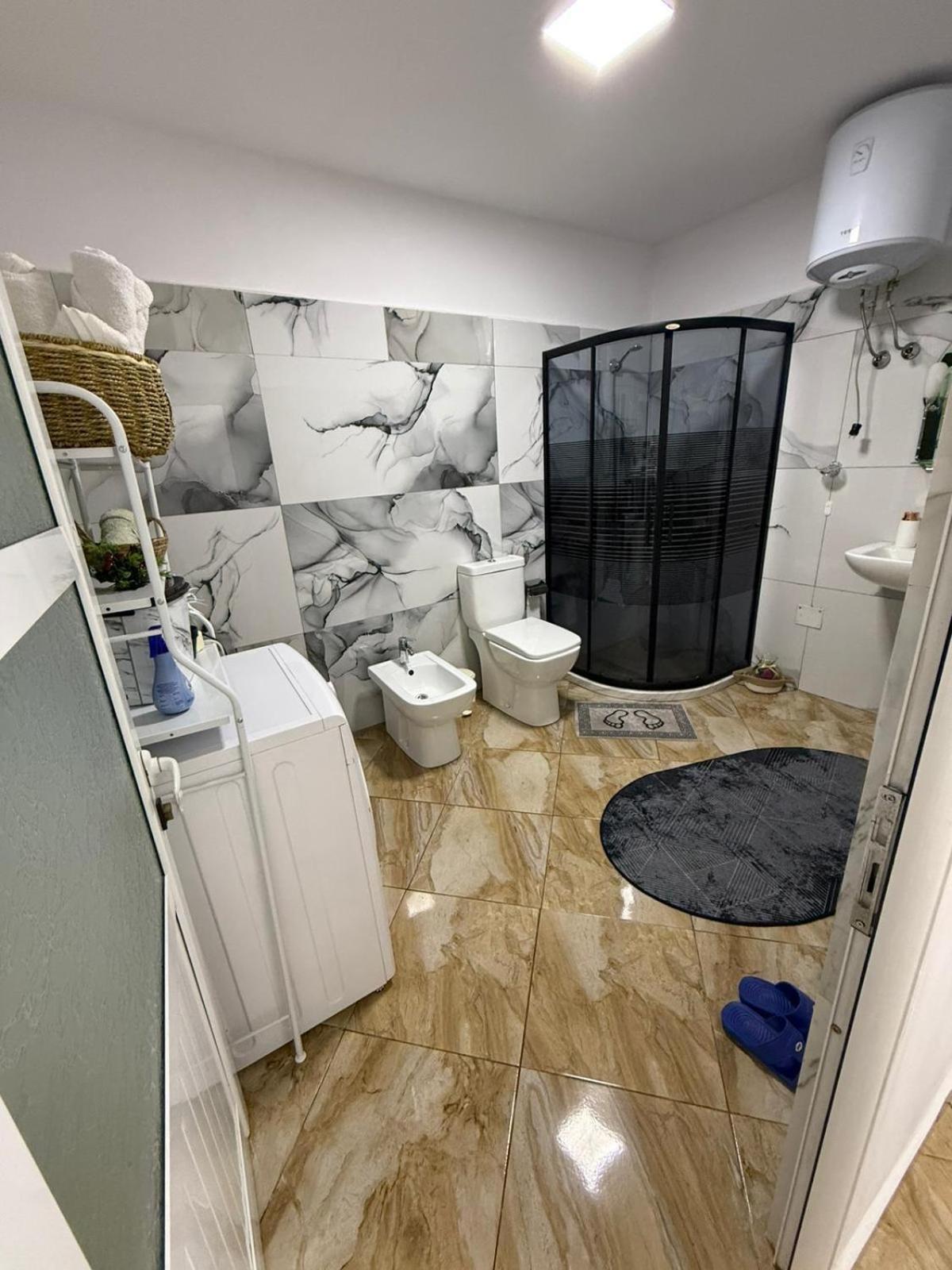 Guesthouse Albi Berat Eksteriør billede
